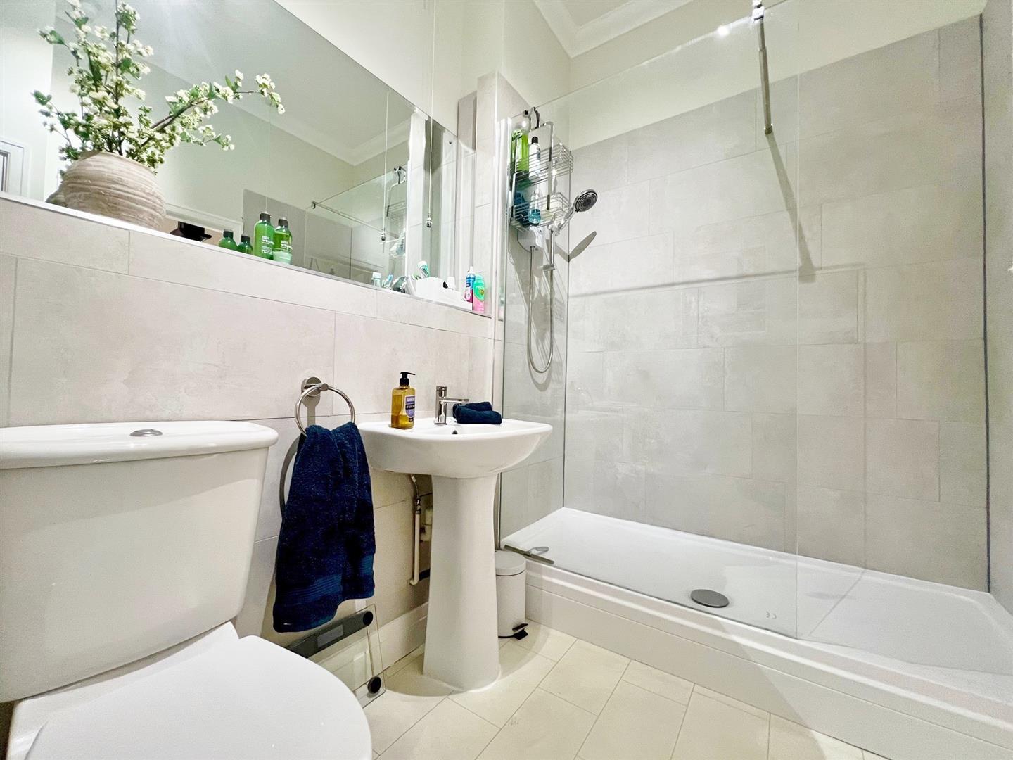 Bathroom 2.jpg